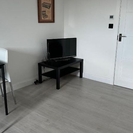 Stunning New 1 Bedroom Apartment Лондон Экстерьер фото