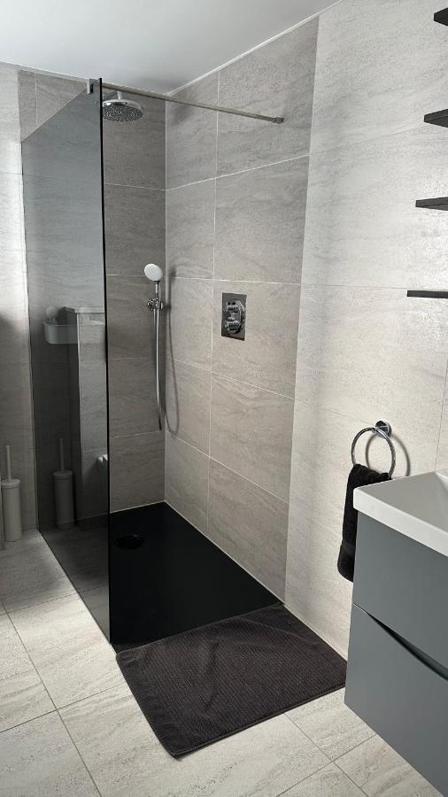 Stunning New 1 Bedroom Apartment Лондон Экстерьер фото