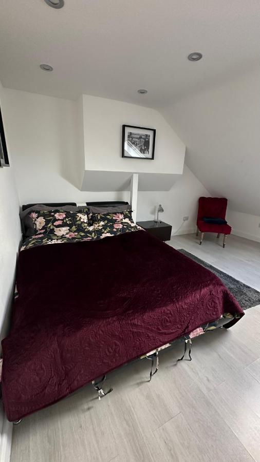 Stunning New 1 Bedroom Apartment Лондон Экстерьер фото