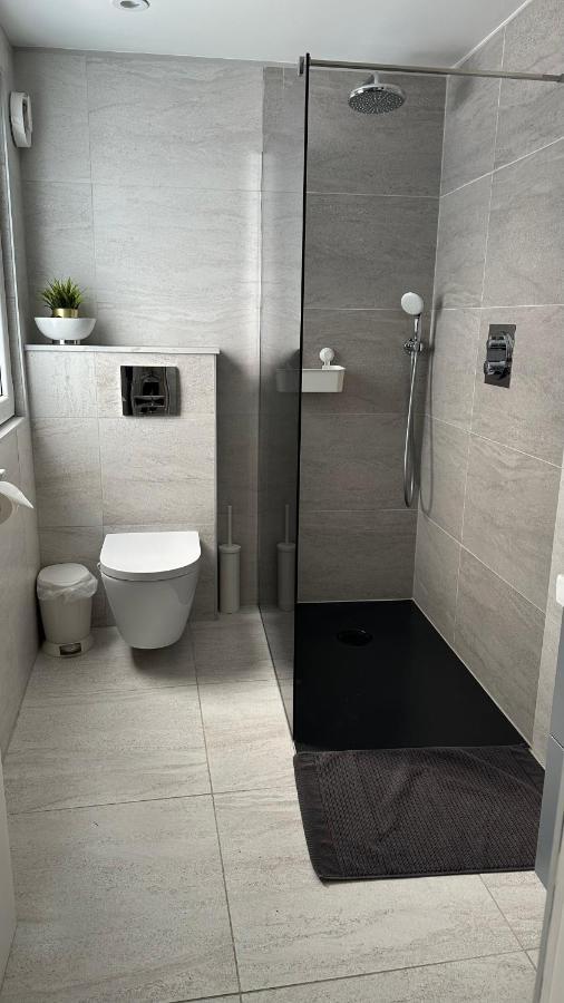 Stunning New 1 Bedroom Apartment Лондон Экстерьер фото